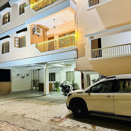 Zoomstay - 3Bhk Apartments Varanasi Ngoại thất bức ảnh