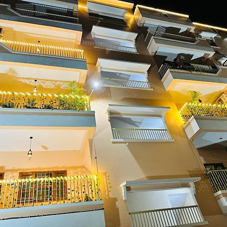 Zoomstay - 3Bhk Apartments Varanasi Ngoại thất bức ảnh