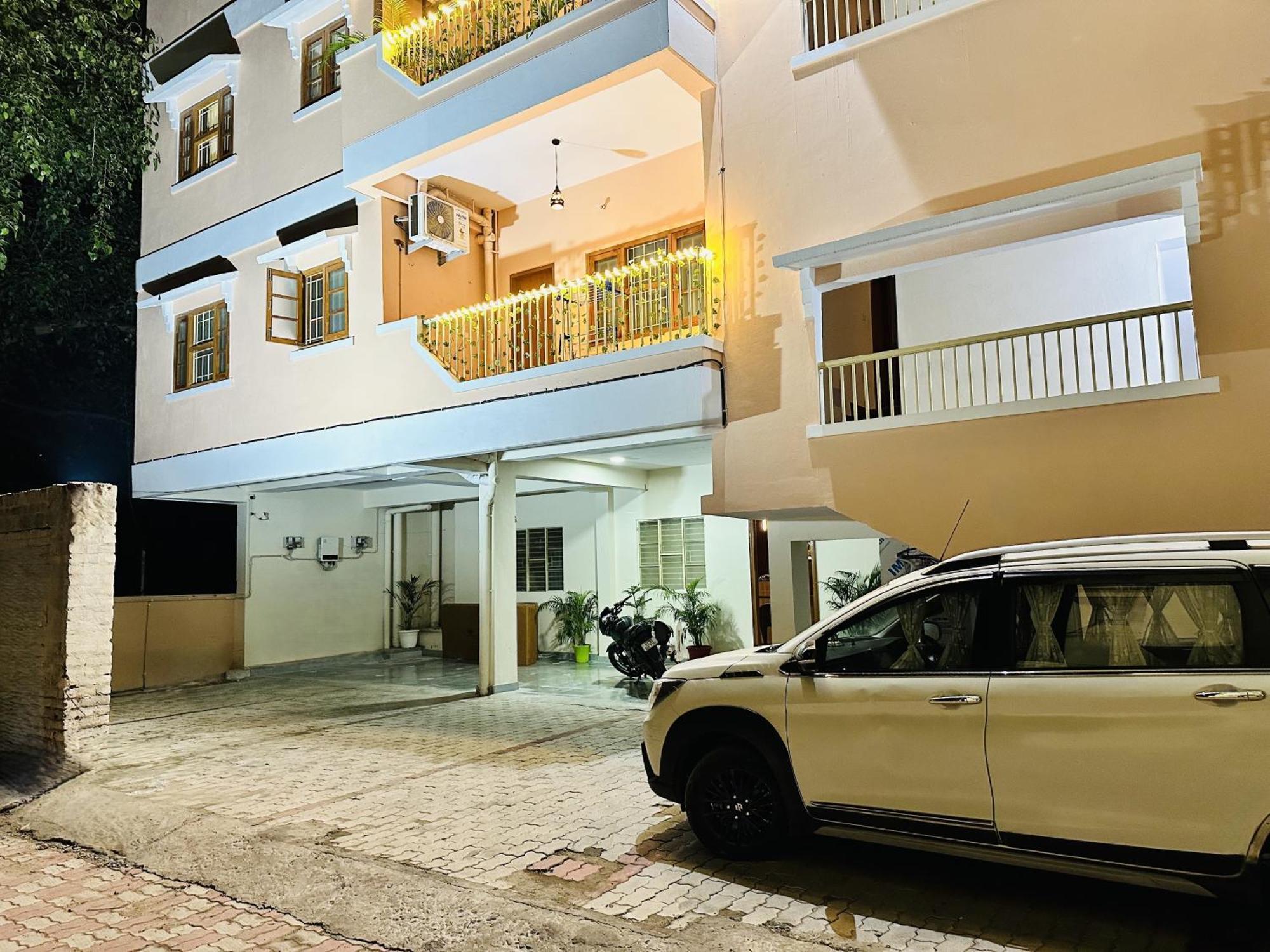 Zoomstay - 3Bhk Apartments Varanasi Ngoại thất bức ảnh