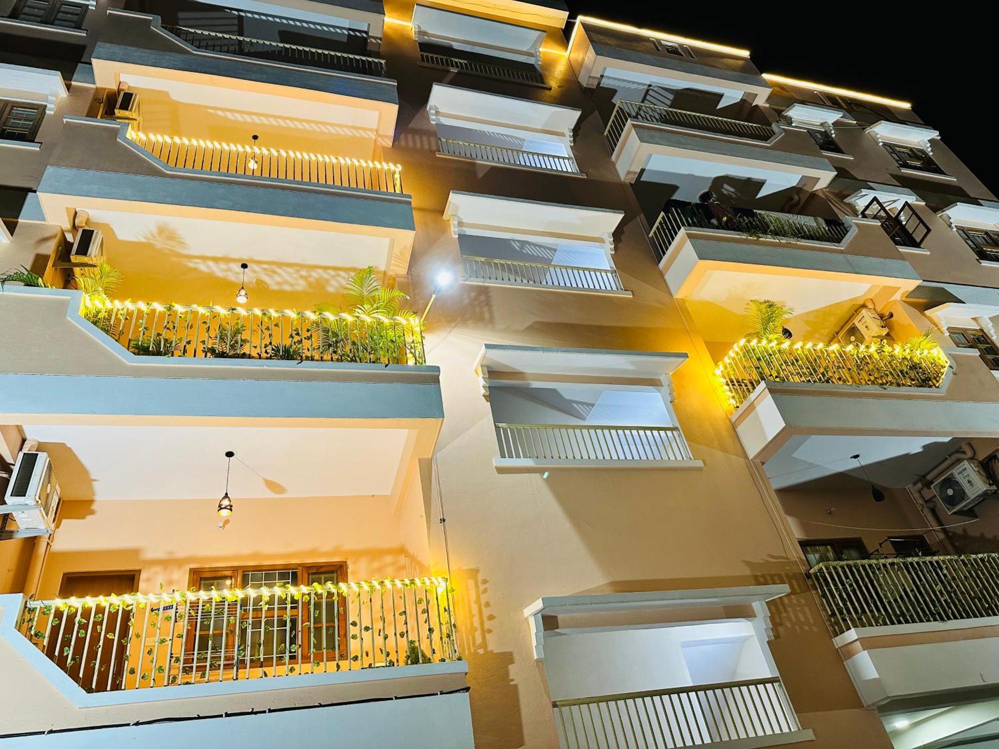 Zoomstay - 3Bhk Apartments Varanasi Ngoại thất bức ảnh