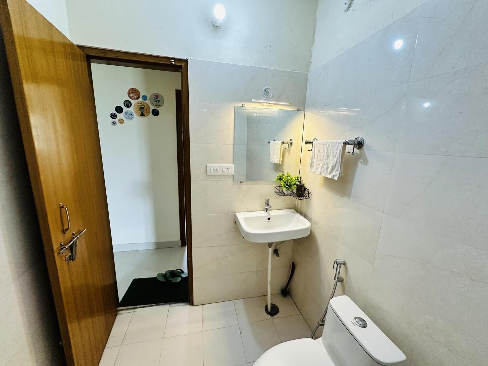 Zoomstay - 3Bhk Apartments Varanasi Ngoại thất bức ảnh